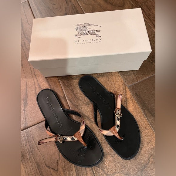 Burberry sandals - Picture 1 of 3